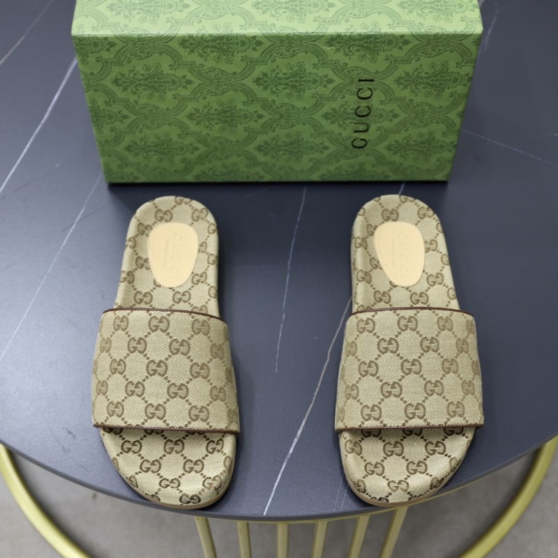 G*u*i slippers